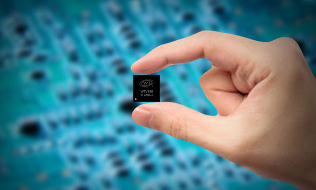 如何让智能终端既会“说话”又能“感知”?揭秘唯创WTV380/890高集成语音芯片